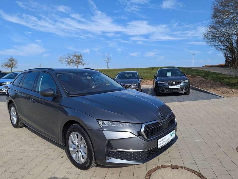Neu Skoda Octavia Selection 150 PS (110 kW) 2025 Graphitegrau metallic Kombi