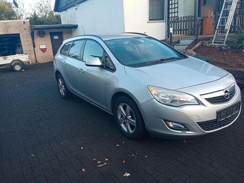 Silber Gebraucht 2012 Opel Astra S Kombi | 3.495 € (Guter Preis) - Bild 1/4