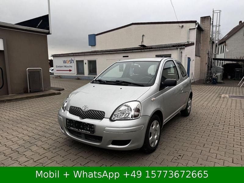 Silber Gebraucht 2003 Toyota Yaris Kleinwagen | 3.599 € (Teuer) - Bild 1/4