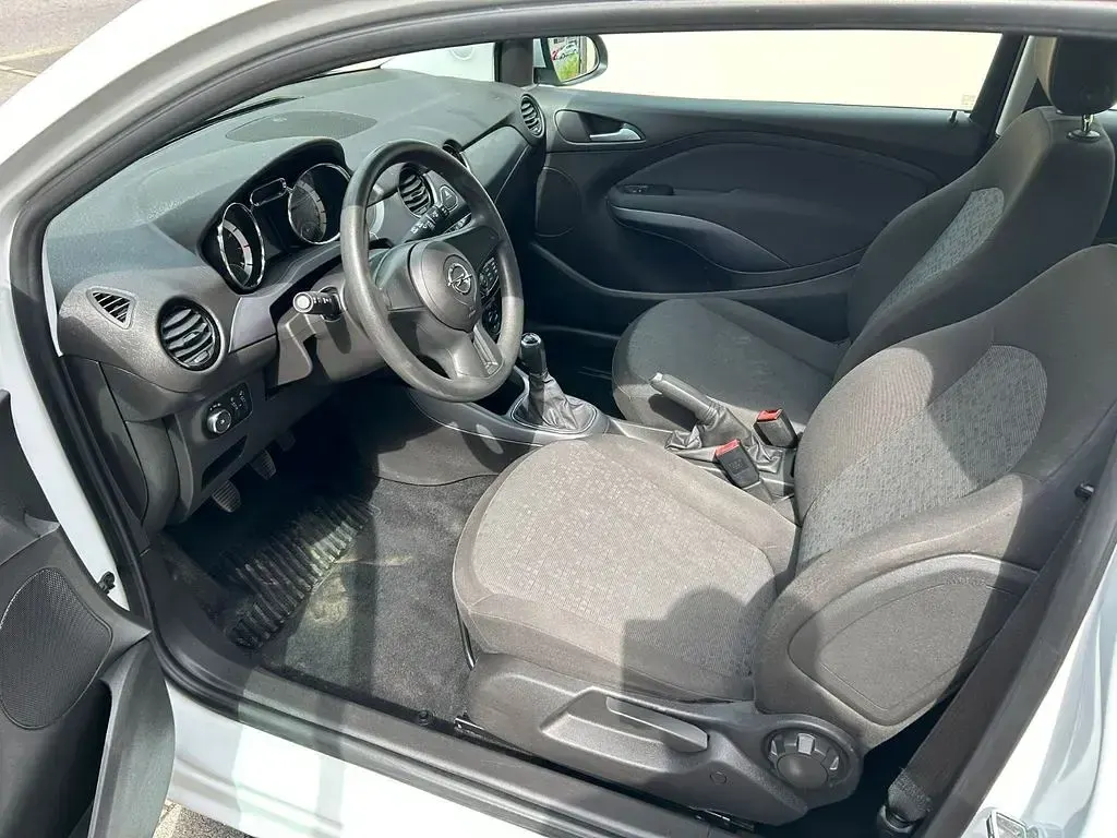 Używany Opel Adam Basis 69 KM (50 kW) 2014 Biały Hatchback
