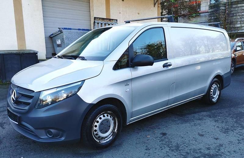 Silber Gebraucht 2016 Mercedes Vito Van | 9.400 € (Fairer Preis) - Bild 1/4