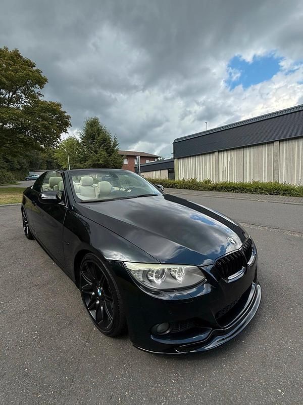 Schwarz Gebraucht 2010 BMW 330 Cabriolet M Sport Cabrio | 13.480 € (Guter Preis) - Bild 1/4