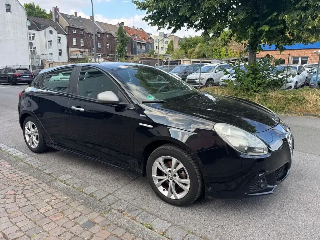 Gebraucht Alfa Romeo Giulietta Super 120 PS (88 kW) 2013 Schwarz Kleinwagen