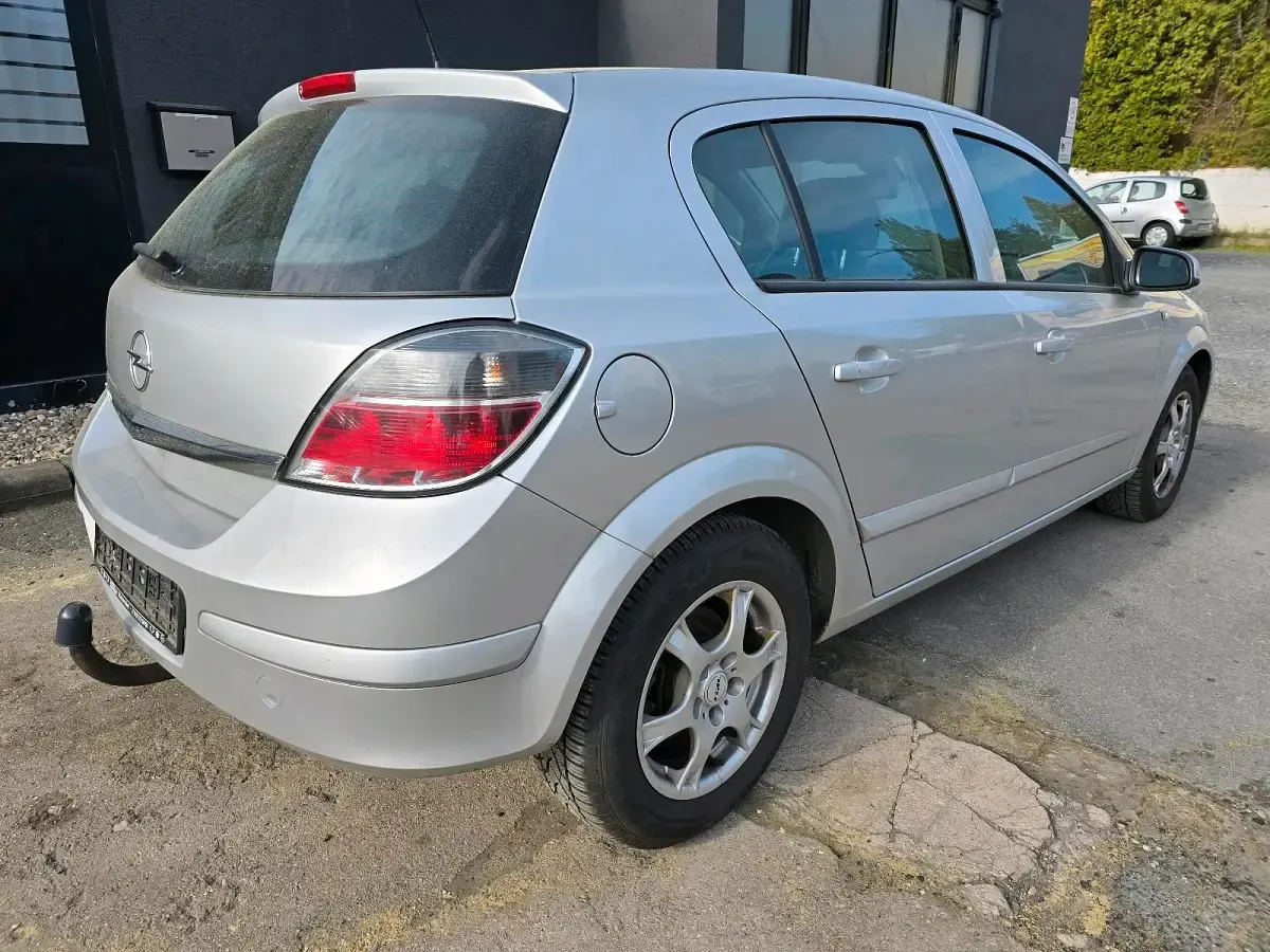 Gebraucht Opel Astra 90 PS (66 kW) 2008 Silber Limousine