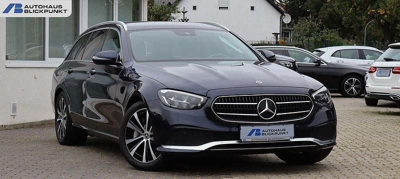 Gebraucht Mercedes E300 306 PS (225 kW) 2022 Blau Limousine