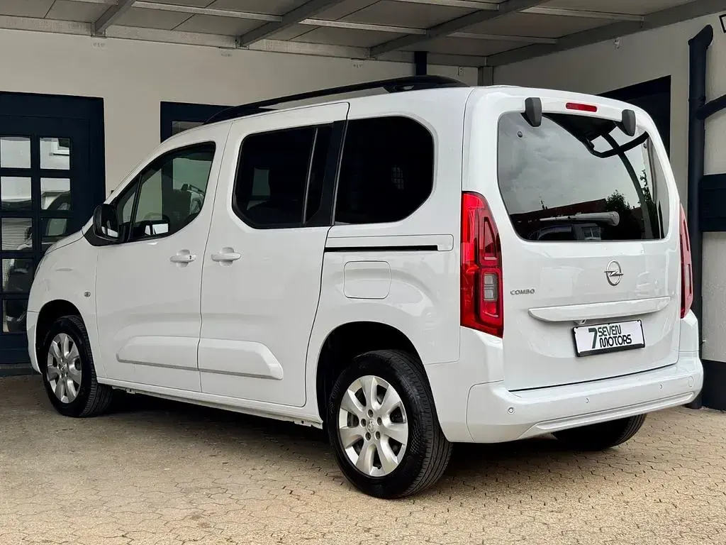 Gebraucht Opel Combo Life 131 PS (96 kW) 2023 Weiß Van / Kleinbus