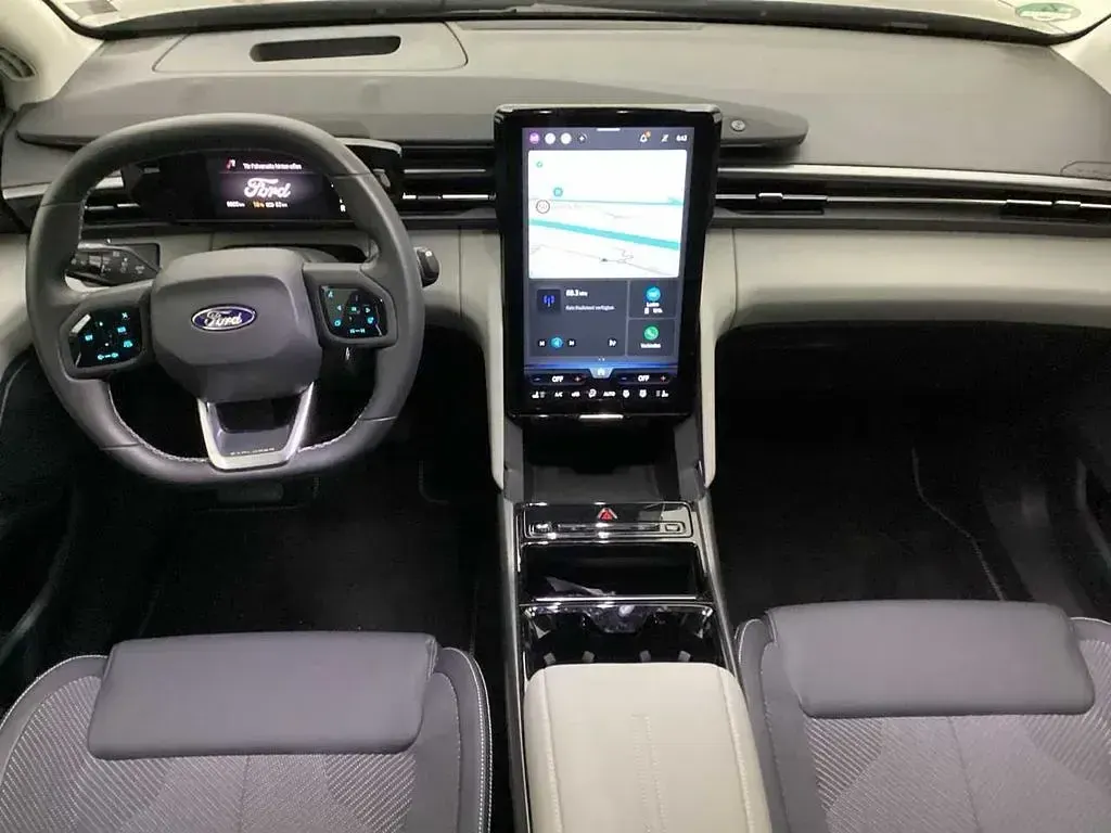 Käytetty Ford Explorer 250 kW (340 HP) 2025 Musta Katumaasturi