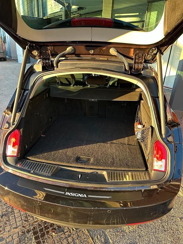 Gebraucht Opel Insignia 140 PS (102 kW) 2014 Braun Kombi