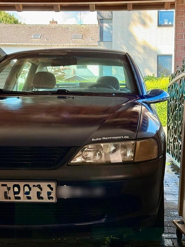 Blau Gebraucht 1999 Opel Vectra Limousine | 800 € (Superpreis) - Bild 1/4