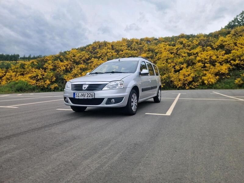 Grau Gebraucht 2010 Dacia Logan Limousine | 3.520 € (Etwas zu teuer) - Bild 1/4