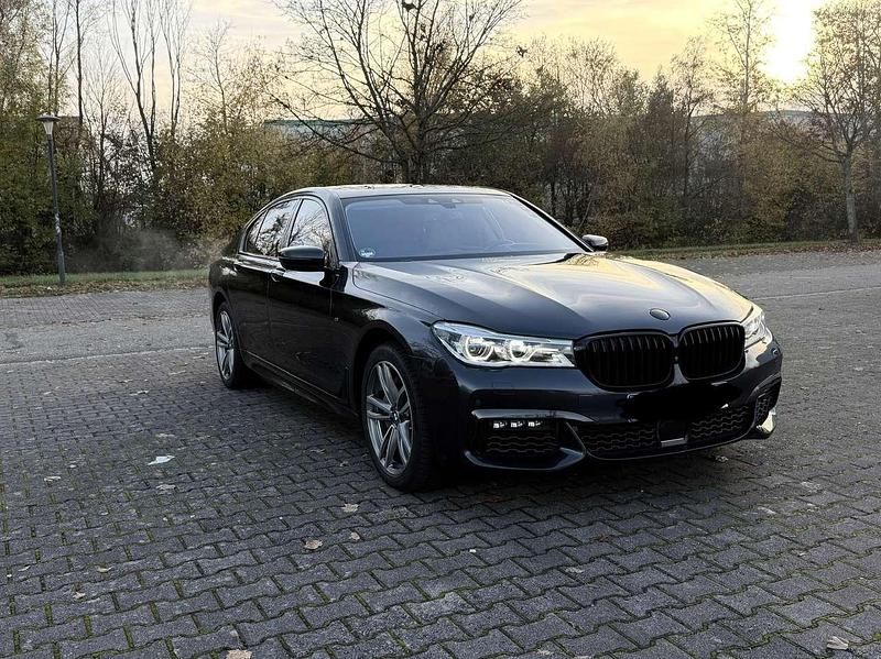 Gebraucht BMW 750 449 PS (330 kW) 2018 Grau Limousine