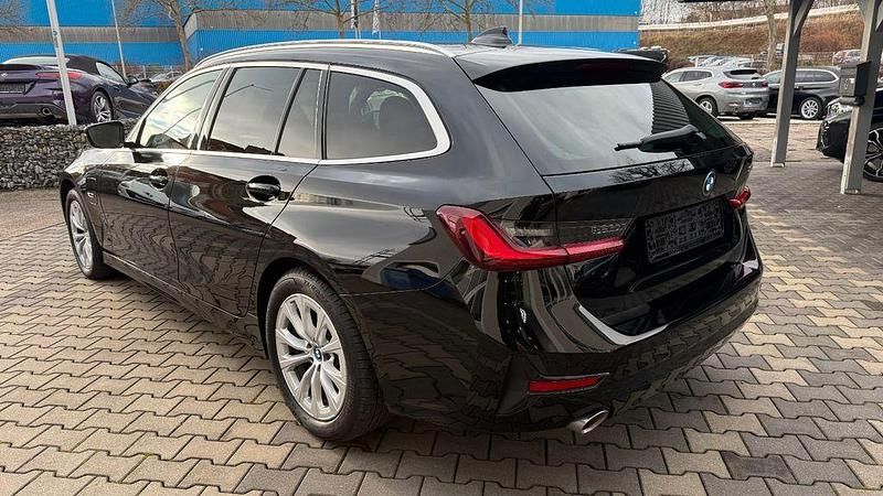 Gebraucht BMW 320e 163 PS (119 kW) 2022 Schwarz Limousine
