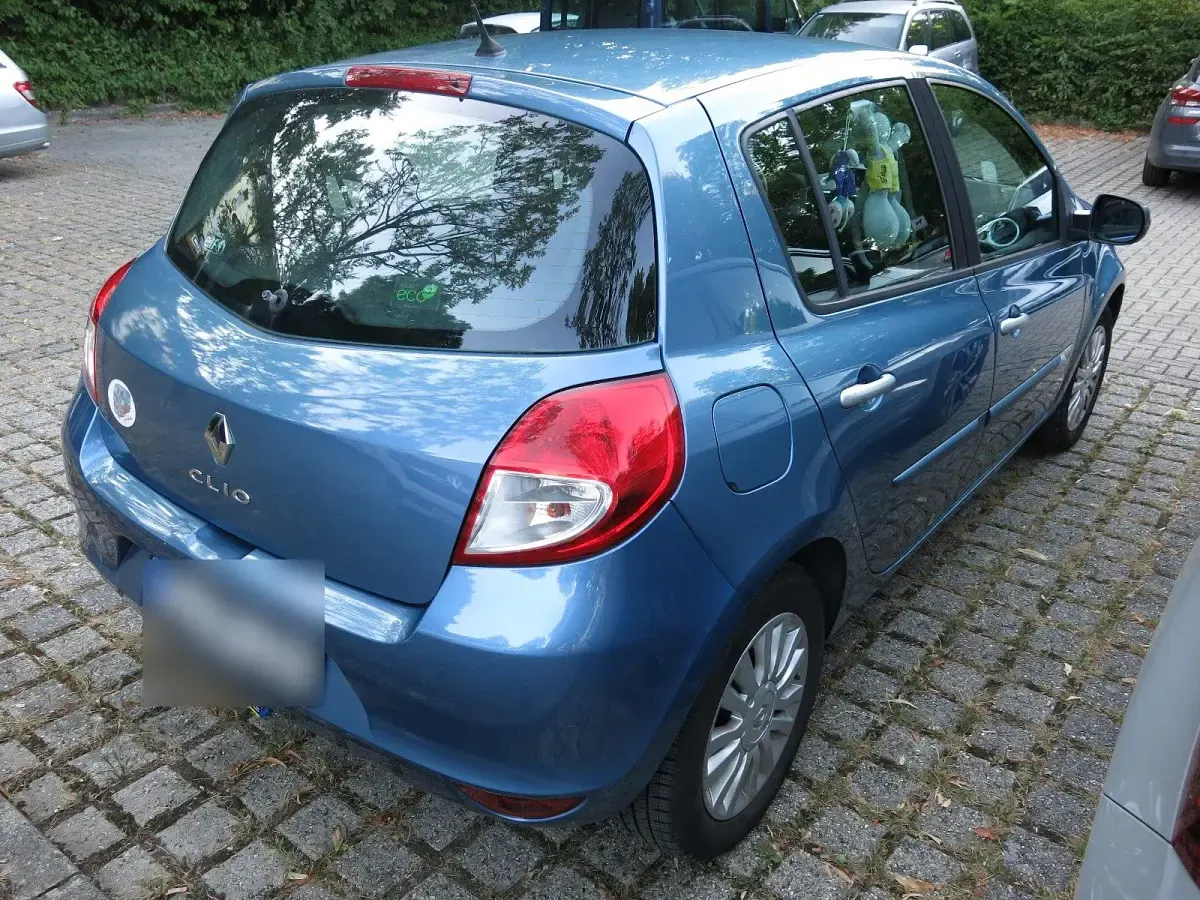 Gebraucht Renault Clio III 100 PS (73 kW) 2010 Andere farben Limousine