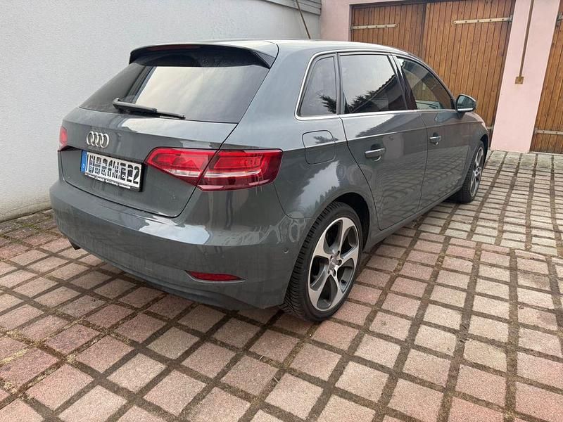 Gebraucht Audi A3 116 PS (85 kW) 2017 Grau Limousine