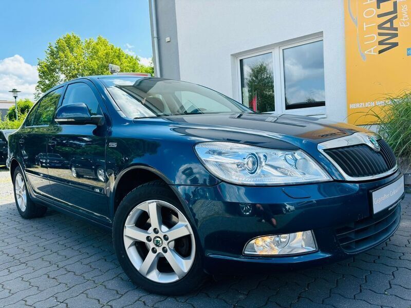 Blau Gebraucht 2012 Skoda Octavia Family Limousine | 5.985 € (Fairer Preis) - Bild 1/4