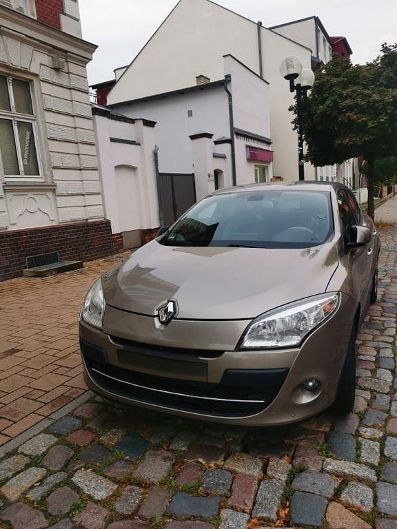 Gebraucht Renault Mégane Luxe 131 PS (96 kW) 2011 Beige Limousine