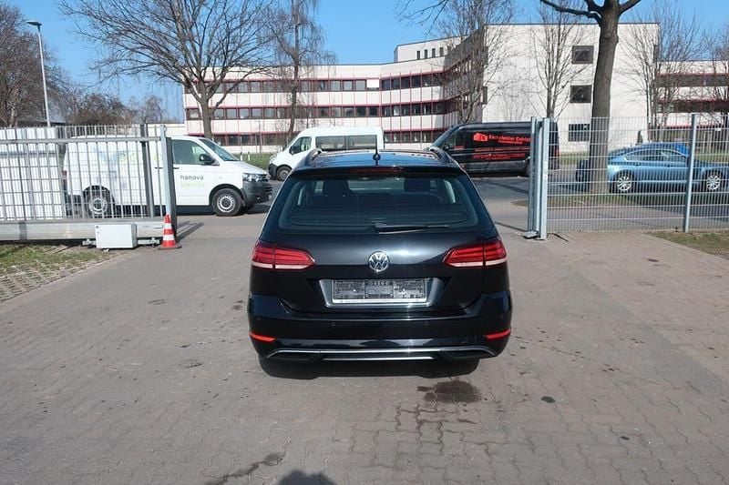 Usado VW Golf VII 116 HP (85 kW) 2019 Preto Sedan