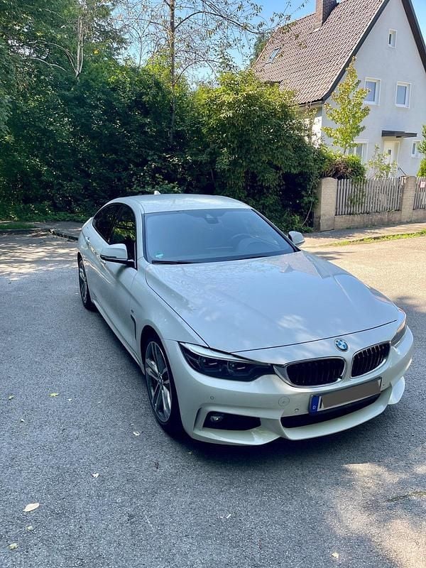 Weiß Gebraucht 2018 BMW 420 Gran Coupé M Sport Coupé | 22.999 € (Fairer Preis) - Bild 1/4