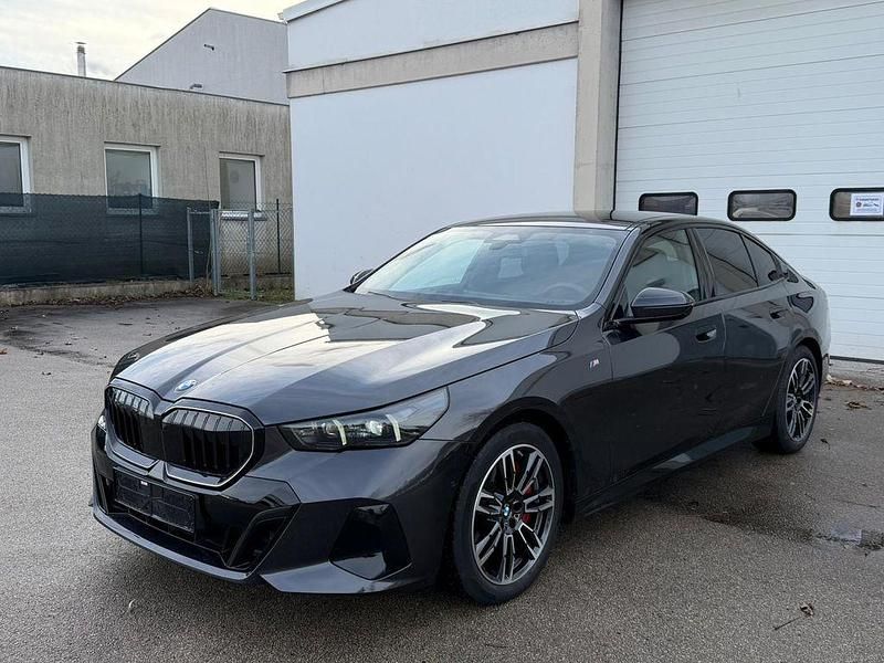 Gebraucht BMW 540 M Sport 303 PS (222 kW) 2025 Grau Limousine