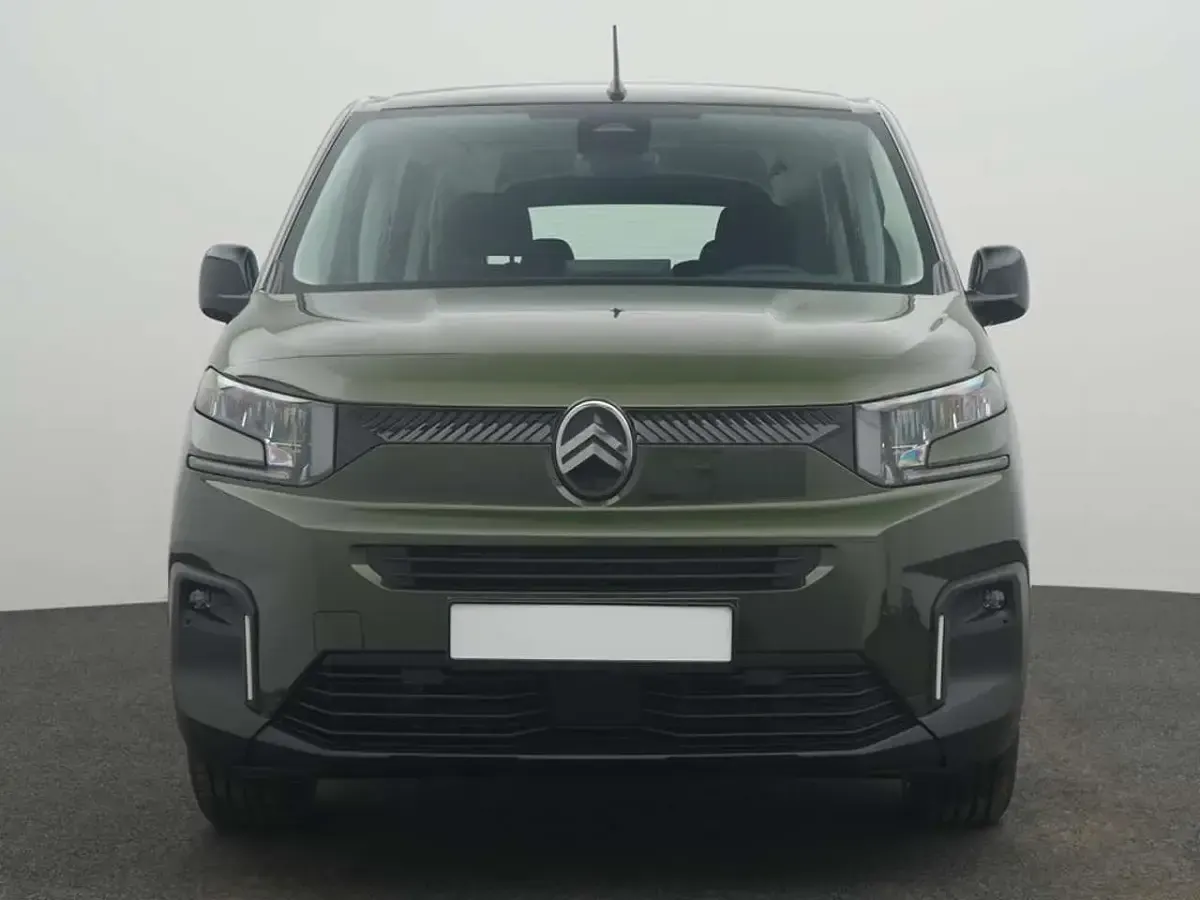 Gebraucht Citroën Berlingo 131 PS (96 kW) 2026 Grün Van / Kleinbus
