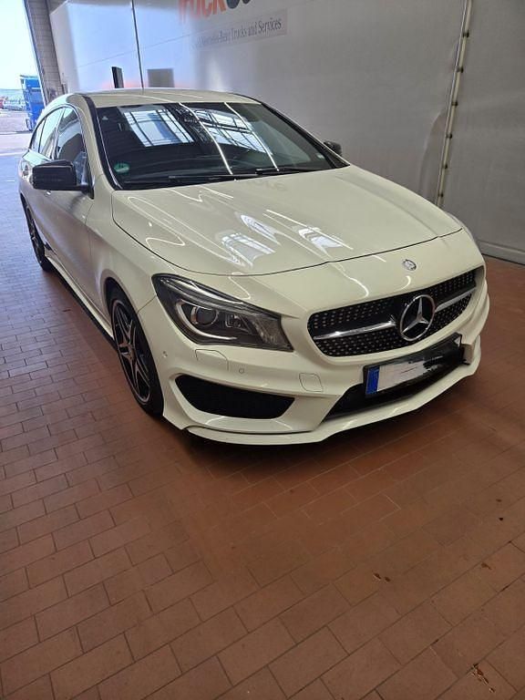 Weiß Gebraucht 2015 Mercedes CLA220 Shooting Brake Kombi | 10.999 € (Teuer) - Bild 1/4