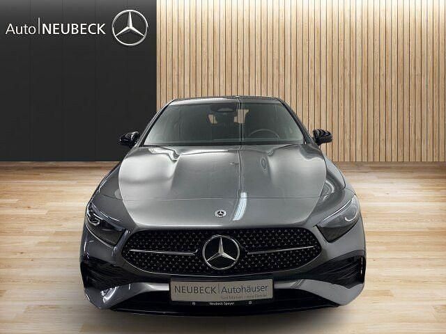 Lack mountaingrau Gebraucht 2024 Mercedes A250 AMG line Limousine | 39.900 € (Etwas zu teuer) - Bild 1/2
