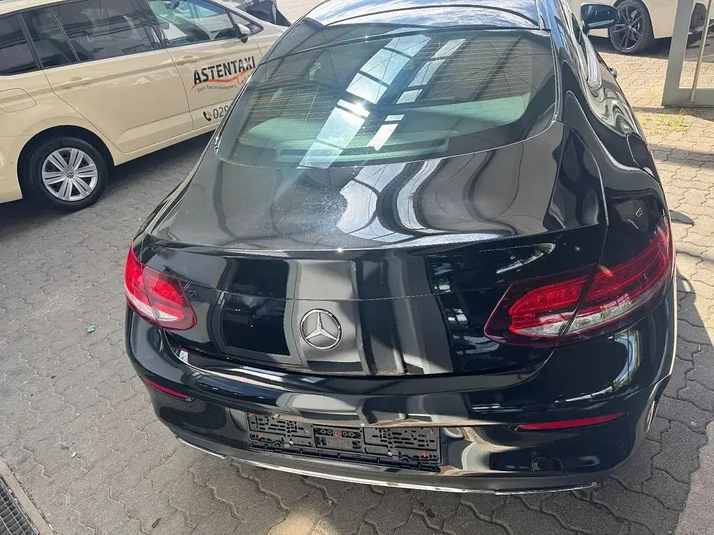 Gebraucht Mercedes C220 AMG 194 PS (142 kW) 2021 Schwarz Coupé