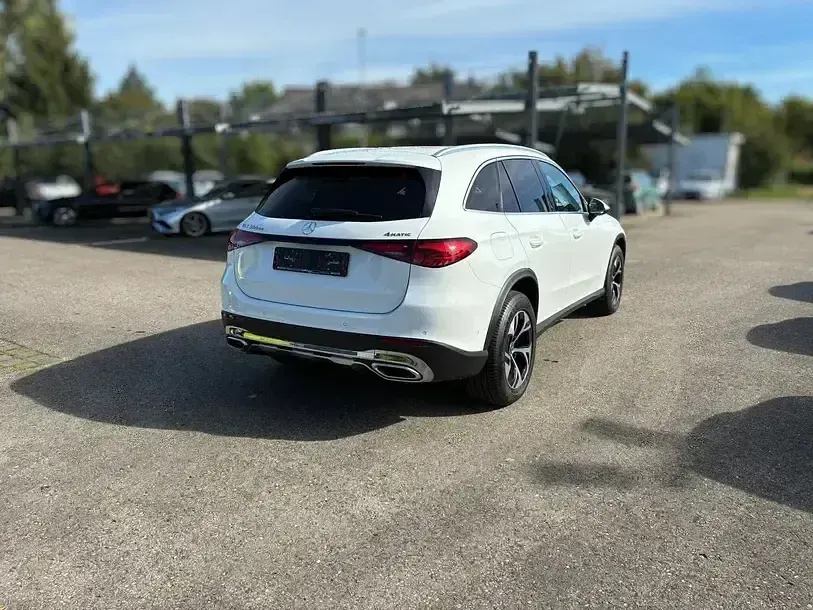 Gebraucht Mercedes GLC300e Avantgarde 333 PS (244 kW) 2023 Weiß SUV