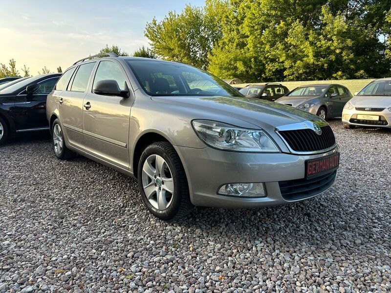 Beige Gebraucht 2012 Skoda Octavia Ambiente Kombi | 7.490 € (Guter Preis) - Bild 1/4