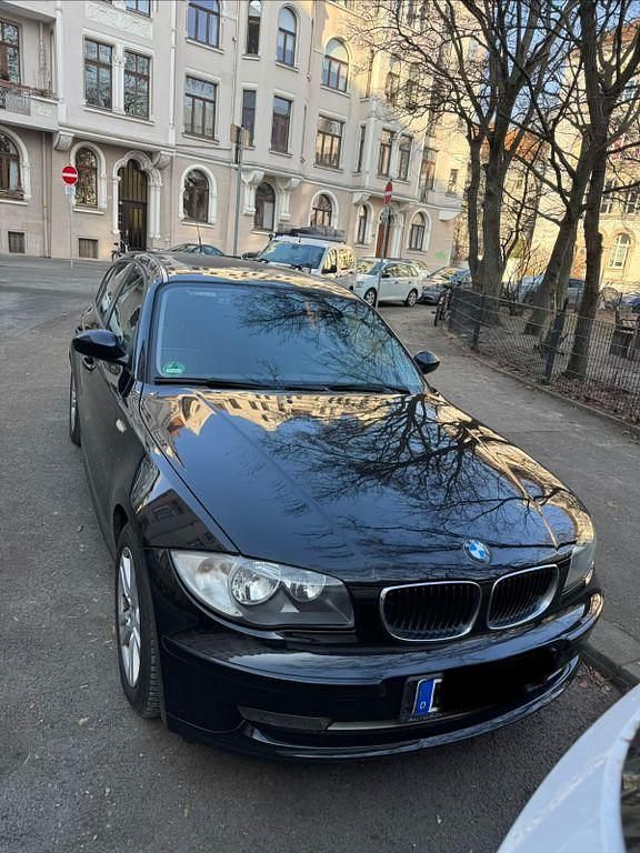 Gebraucht BMW 116 122 PS (89 kW) 2008 Schwarz Kleinwagen