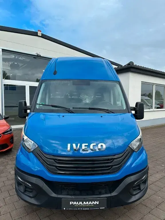 Second-hand Iveco Daily 175 CP (128 kW) 2024 Albastru Berlinǎ