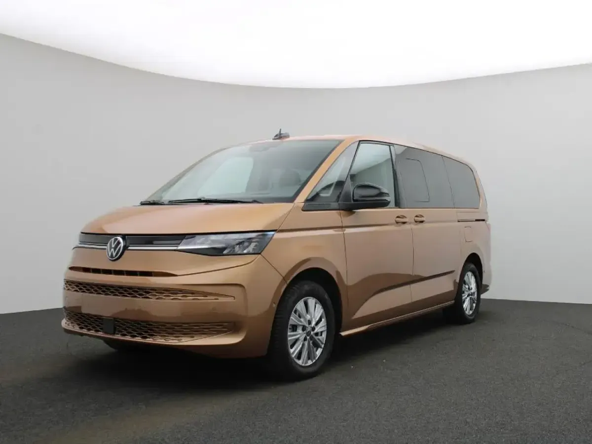 Używany VW Multivan Life 150 KM (110 kW) 2024 Złoty Minivan