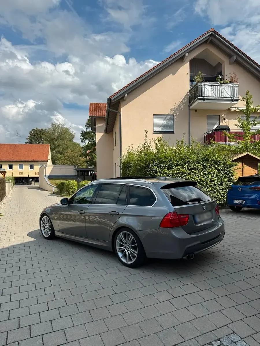 Gebraucht BMW 325 M Sport 204 PS (150 kW) 2011 Grau Kombi