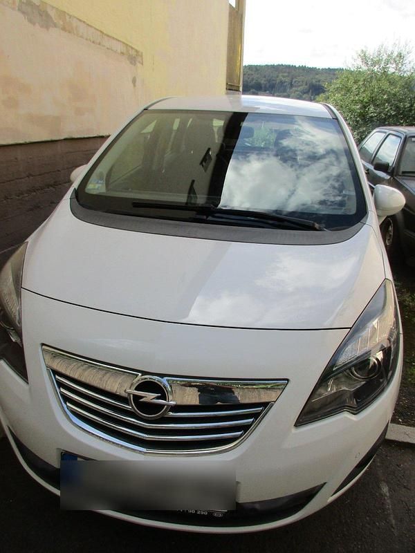 Weiß Gebraucht 2012 Opel Meriva Van / Kleinbus | 4.000 € - Bild 1/3