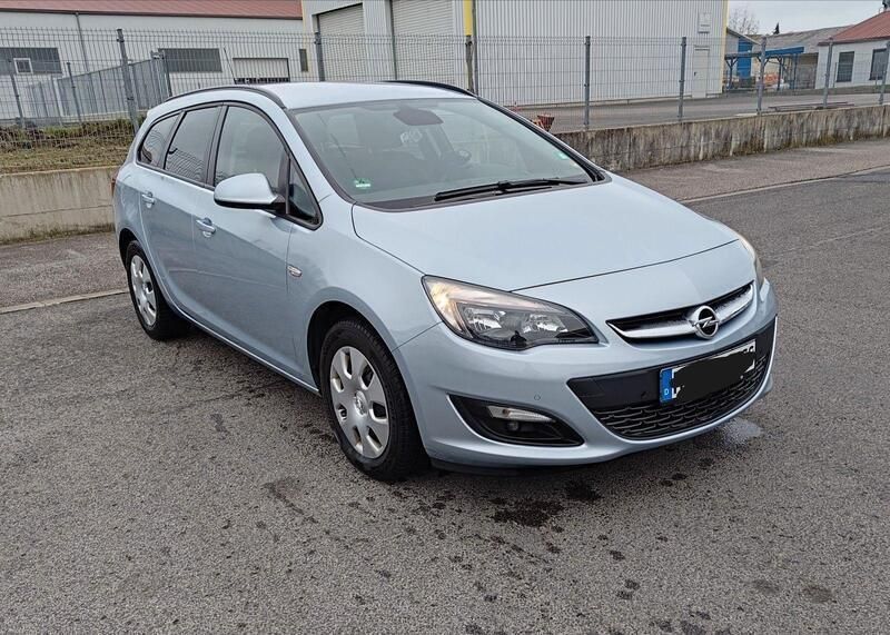 Grau Gebraucht 2014 Opel Astra Eco Kombi | 6.100 € (Etwas zu teuer) - Bild 1/4