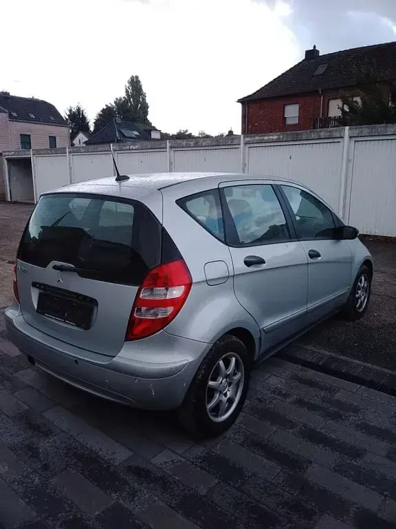 Gebraucht Mercedes A150 Classic 95 PS (69 kW) 2006 Silber Van / Kleinbus