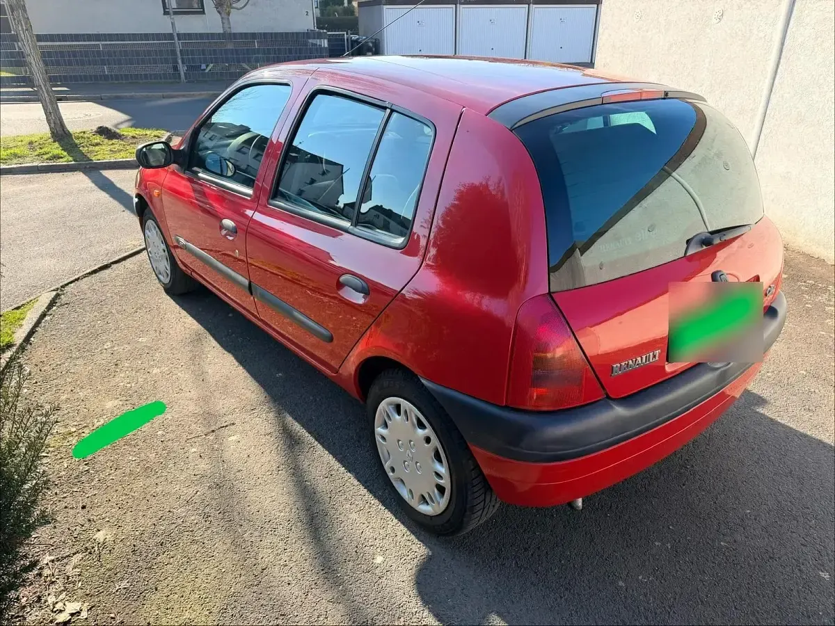 Second-hand Renault Clio II 75 CP (55 kW) 2000 Roșu Hatchback
