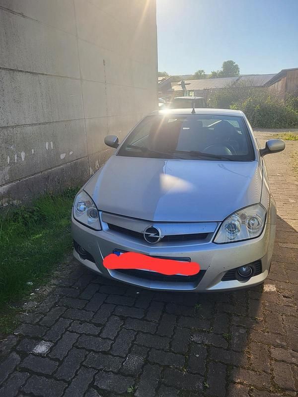 Gebraucht Opel Tigra 125 PS (91 kW) 2006 Silber Cabrio