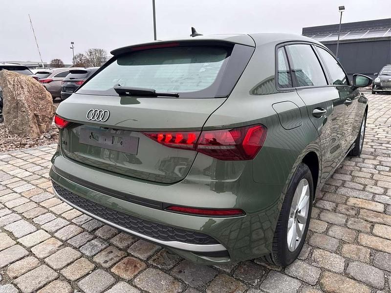 Neu Audi A3 150 PS (110 kW) 2025 Distriktgrün metallic Limousine