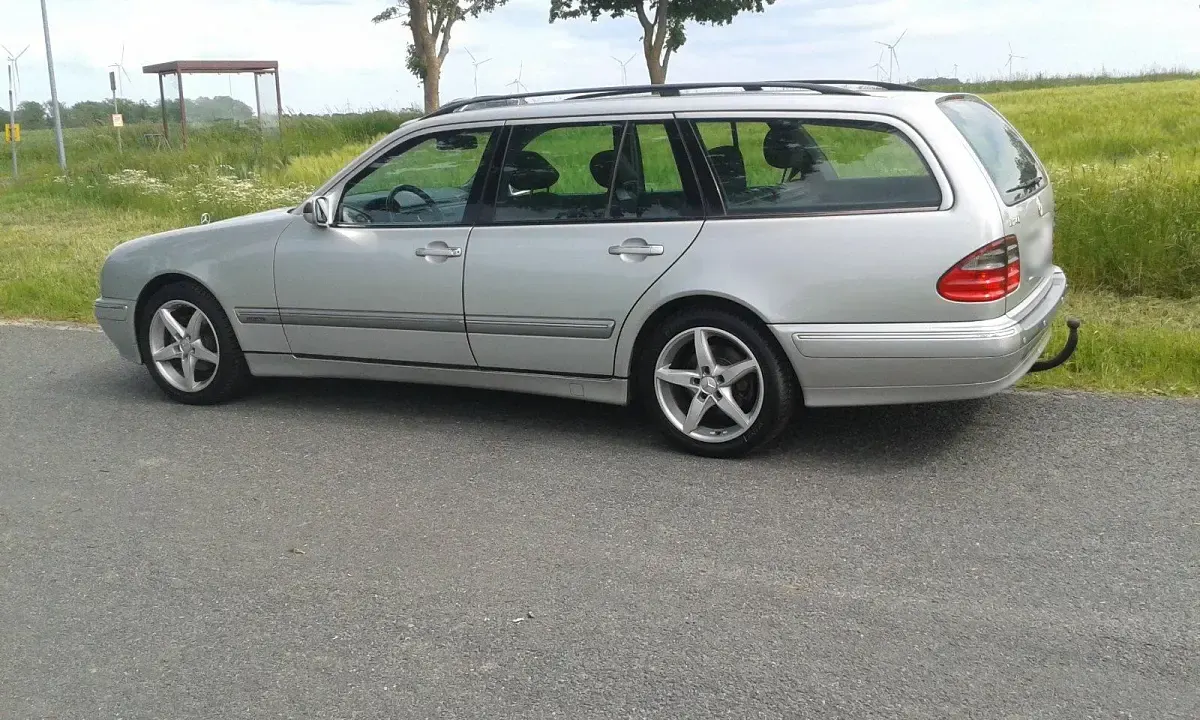 Gebraucht Mercedes E240 177 PS (130 kW) 2000 Silber Kombi