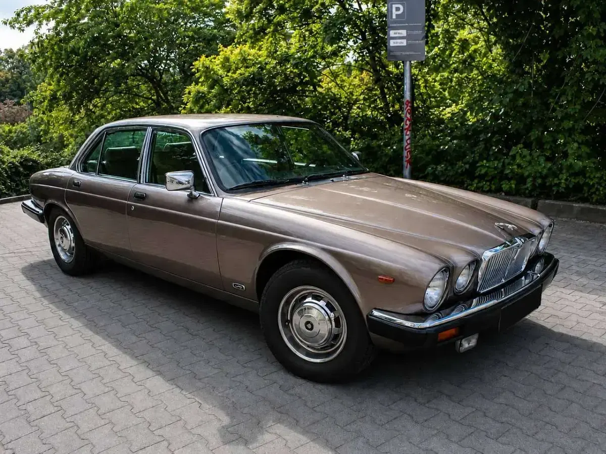 Gebraucht Jaguar XJ12 260 PS (191 kW) 1984 Braun Limousine