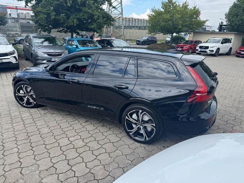 Neu Volvo V60 Plus 349 PS (256 kW) 2025 Schwarz Kombi