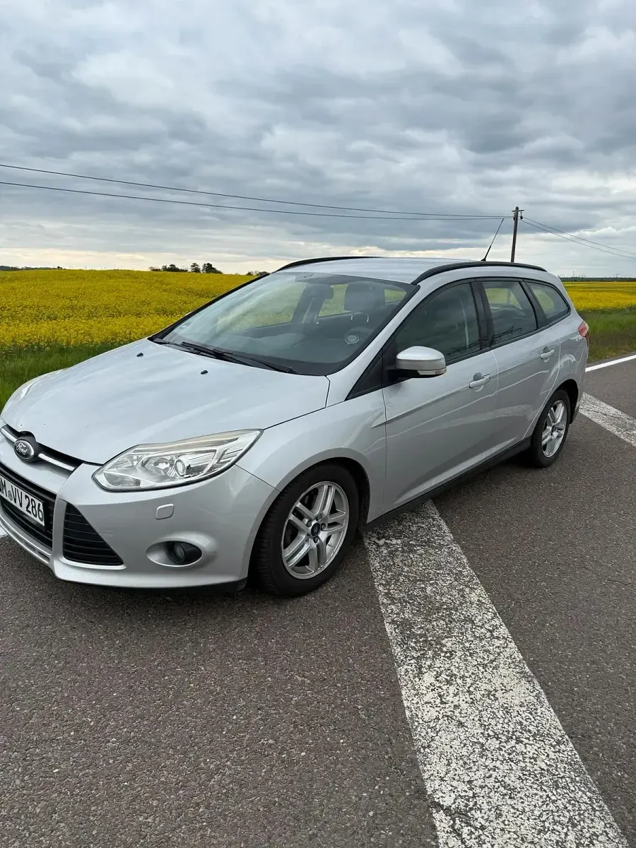 Gebraucht Ford Focus 115 PS (84 kW) 2012 Grau Kombi
