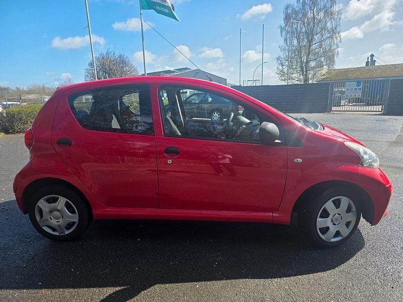 Gebraucht Toyota Aygo Basis 68 PS (50 kW) 2008 Rot Kleinwagen