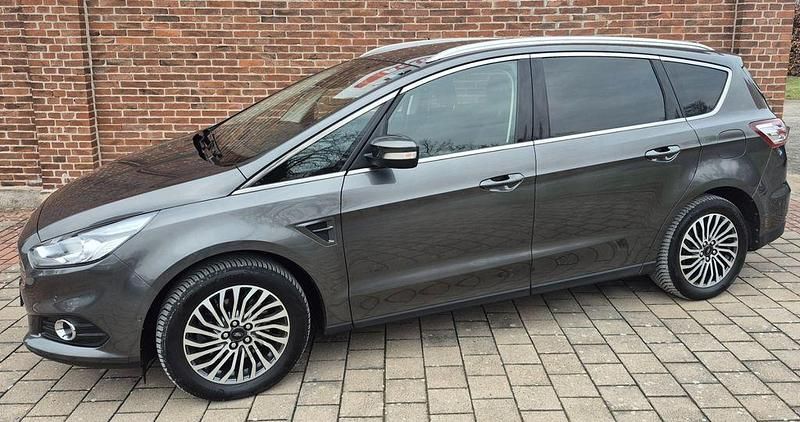 Gebraucht Ford S-MAX Titanium 165 PS (121 kW) 2019 Grau Van / Kleinbus