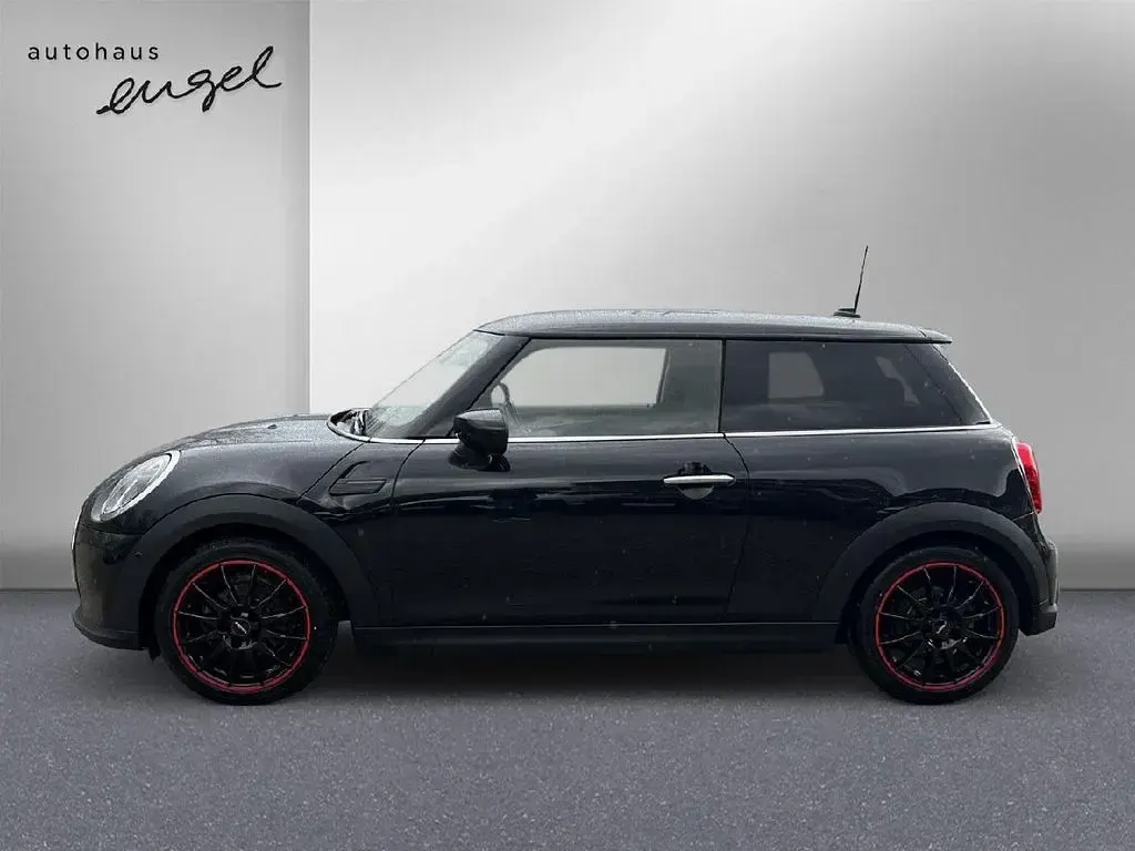 Używany Mini Cooper Essential 136 KM (100 kW) 2023 Czarny Hatchback