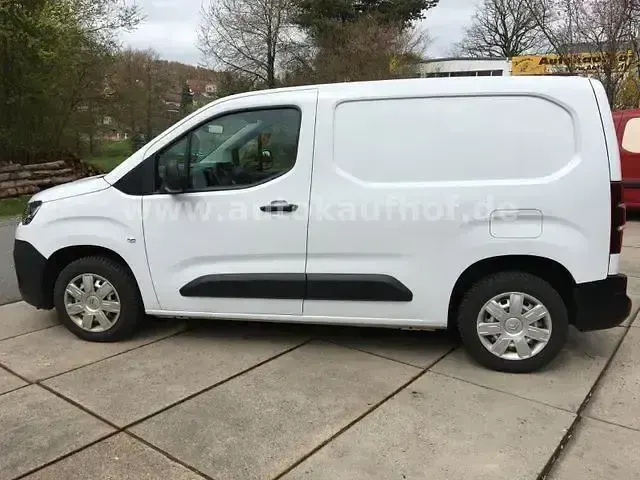 Gebraucht Citroën Berlingo 102 PS (75 kW) 2023 Weiss Van / Kleinbus