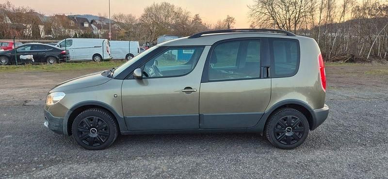 Gebraucht Skoda Roomster Plus Edition 90 PS (66 kW) 2014 Grün Van / Kleinbus