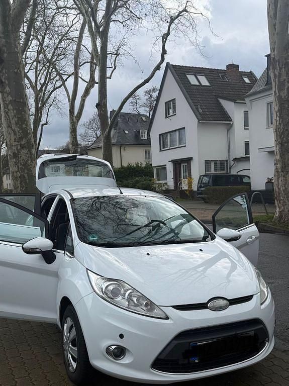 Gebraucht Ford Fiesta Titanium 97 PS (71 kW) 2009 Weiß Kleinwagen