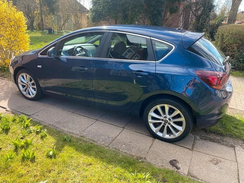 Gebraucht Opel Astra 116 PS (85 kW) 2011 Blau Limousine